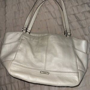 Vintage Coach Off-White Leather Shoulder Bag